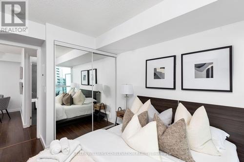 1255 - 209 Fort York Boulevard, Toronto, ON - Indoor Photo Showing Bedroom