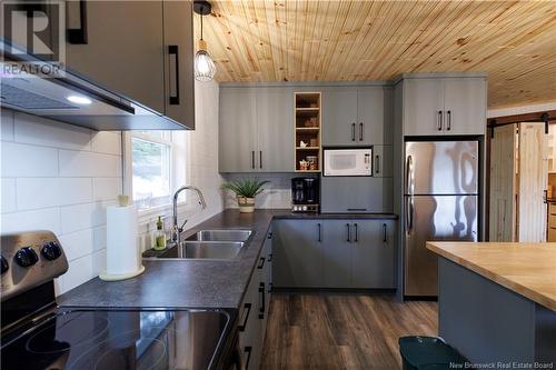 1726 Route 385, Everett, NB - Indoor Photo Showing Kitchen With Double Sink