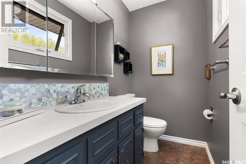 673 Dalgliesh Drive, Regina, SK - Indoor Photo Showing Bathroom