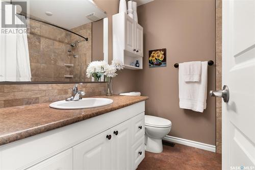673 Dalgliesh Drive, Regina, SK - Indoor Photo Showing Bathroom