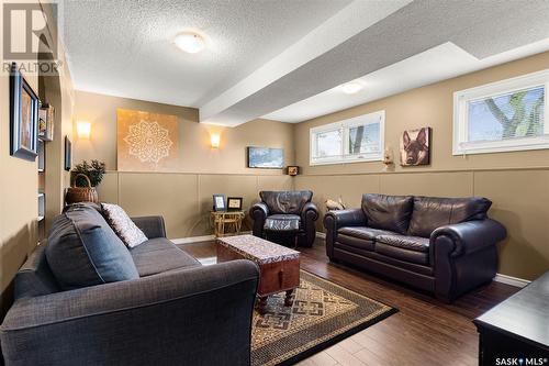 673 Dalgliesh Drive, Regina, SK - Indoor Photo Showing Living Room