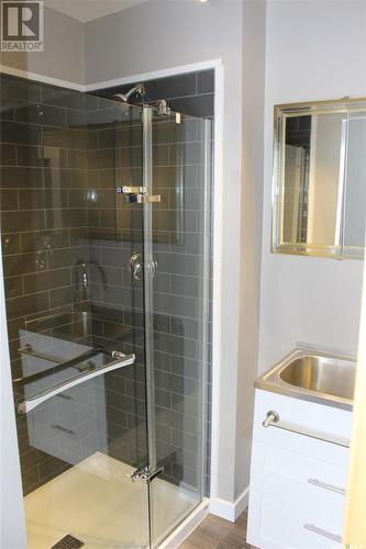 196 4Th Street E, Shaunavon, SK - Indoor Photo Showing Bathroom