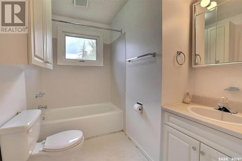 346 Retallack Street, Regina, SK - Indoor Photo Showing Bathroom