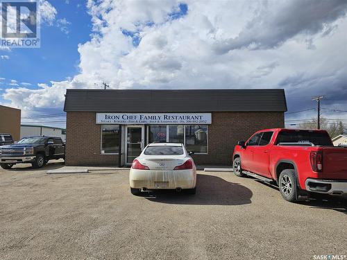 121-123 Railway Avenue E, Rosetown, SK 