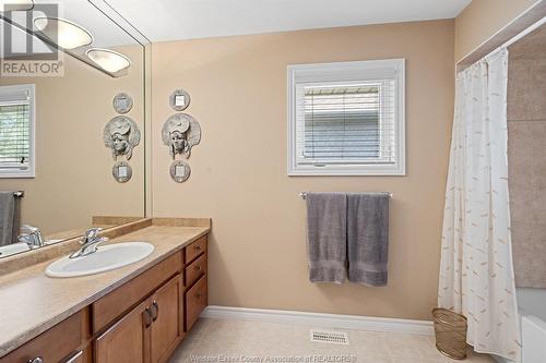 356 Pinehurst, Lakeshore, ON - Indoor Photo Showing Bathroom