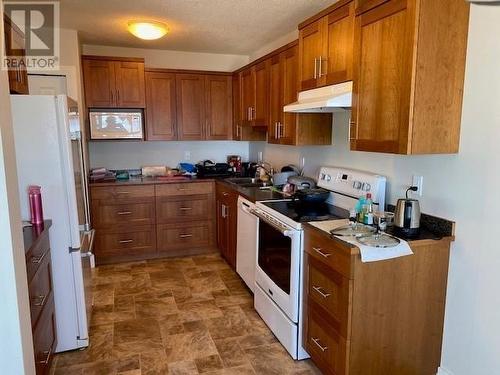 304-4477 Michigan Ave, Powell River, BC - Indoor Photo Showing Kitchen
