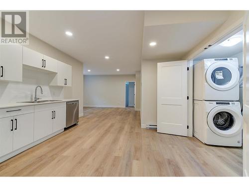 1229 Lone Pine Drive, Kelowna, BC - Indoor Photo Showing Laundry Room