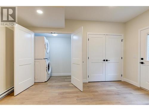 1229 Lone Pine Drive, Kelowna, BC - Indoor Photo Showing Laundry Room