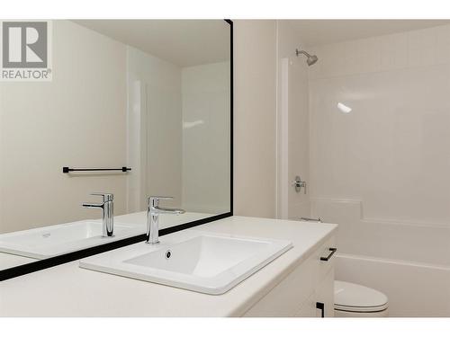 1229 Lone Pine Drive, Kelowna, BC - Indoor Photo Showing Bathroom
