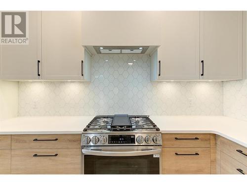 1229 Lone Pine Drive, Kelowna, BC - Indoor Photo Showing Kitchen With Upgraded Kitchen