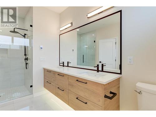 1229 Lone Pine Drive, Kelowna, BC - Indoor Photo Showing Bathroom