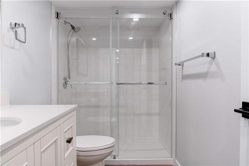 69 West 3Rd Street|Unit #Lower, Hamilton, ON - Indoor Photo Showing Bathroom