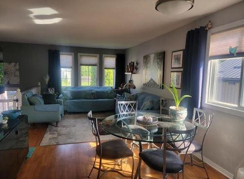 46 Charles Street, Brantford, ON - Indoor Photo Showing Living Room