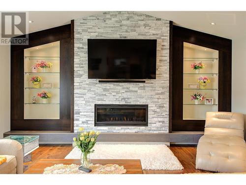 10626 Okanagan Centre Road E, Lake Country, BC - Indoor Photo Showing Living Room With Fireplace