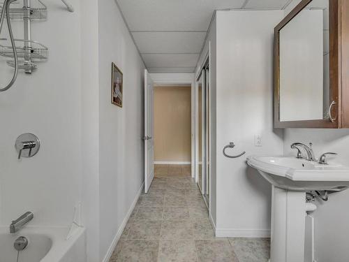 Salle de bains - 2235 Rue Lauréat-Vallière, Lévis (Les Chutes-De-La-Chaudière-Est), QC - Indoor Photo Showing Bathroom