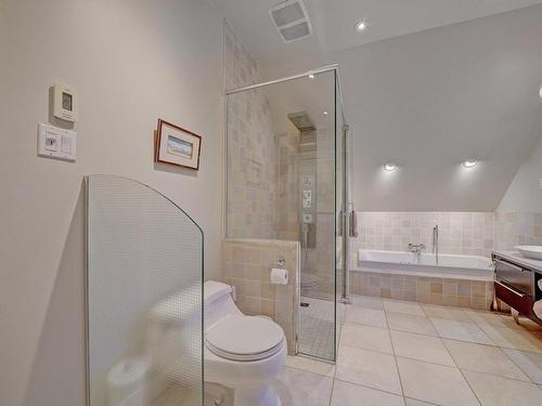 Bathroom - 58 Av. Wicksteed, Mont-Royal, QC - Indoor Photo Showing Bathroom