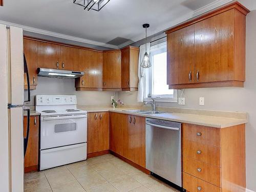 Kitchen - 23 Rue Du Zéphyr, Saint-Jean-Sur-Richelieu, QC - Indoor Photo Showing Kitchen With Double Sink