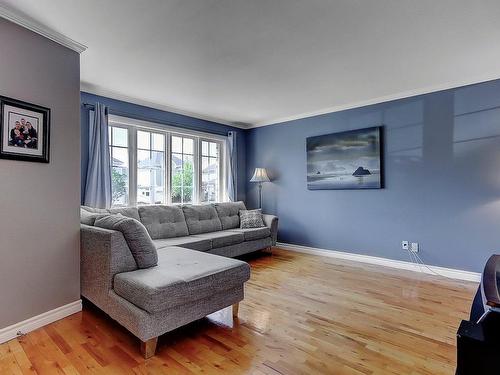 Living room - 23 Rue Du Zéphyr, Saint-Jean-Sur-Richelieu, QC - Indoor Photo Showing Living Room