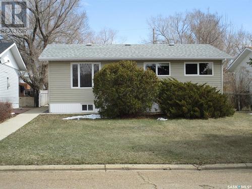 125 4Th Street W, Coronach, SK - Outdoor