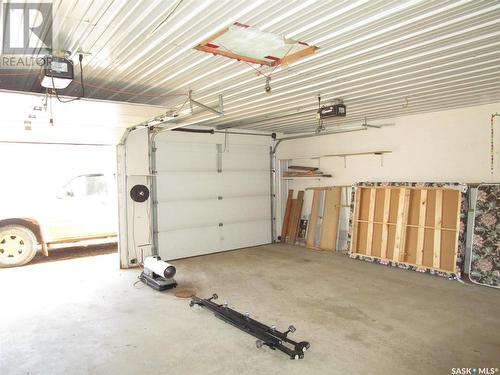 125 4Th Street W, Coronach, SK - Indoor Photo Showing Garage