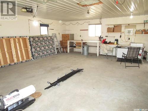 125 4Th Street W, Coronach, SK - Indoor Photo Showing Garage