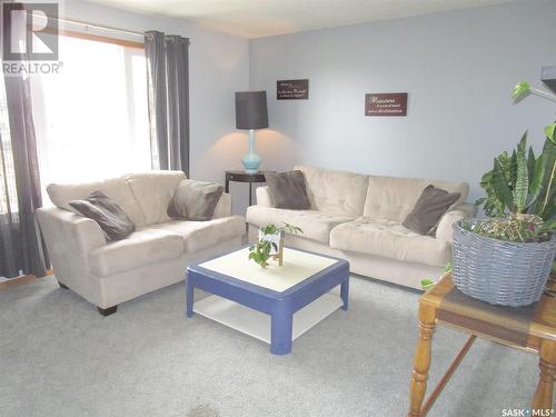 125 4Th Street W, Coronach, SK - Indoor Photo Showing Living Room