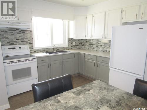 125 4Th Street W, Coronach, SK - Indoor Photo Showing Kitchen With Double Sink