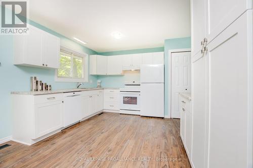 2 Newton Avenue, Havelock-Belmont-Methuen, ON - Indoor Photo Showing Kitchen