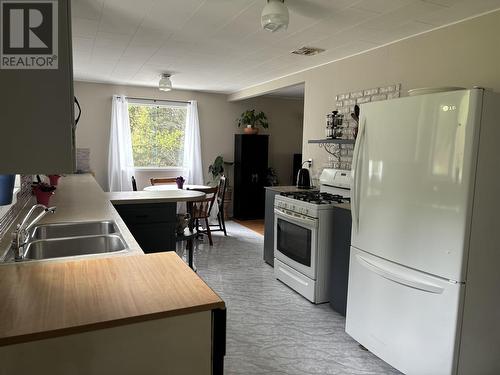 4046 Eagle Creek Road, 100 Mile House, BC - Indoor Photo Showing Kitchen With Double Sink