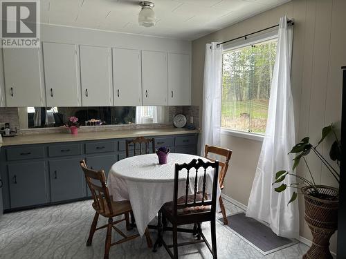 4046 Eagle Creek Road, 100 Mile House, BC - Indoor Photo Showing Dining Room