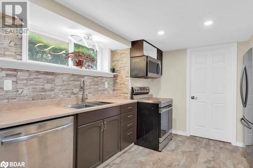 595 Victoria Avenue, Belleville, ON - Indoor Photo Showing Kitchen With Double Sink