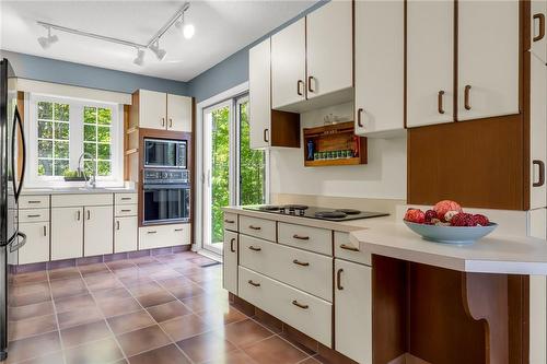 89 Fifty Road, Stoney Creek, ON - Indoor Photo Showing Kitchen