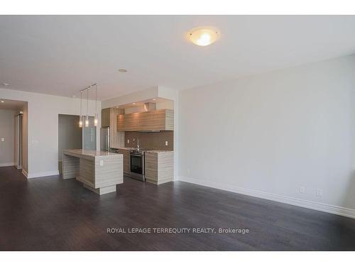 406-8 Charlotte St, Toronto, ON - Indoor Photo Showing Kitchen