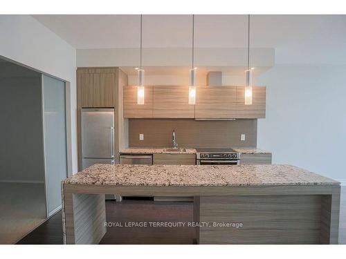 406-8 Charlotte St, Toronto, ON - Indoor Photo Showing Kitchen With Upgraded Kitchen