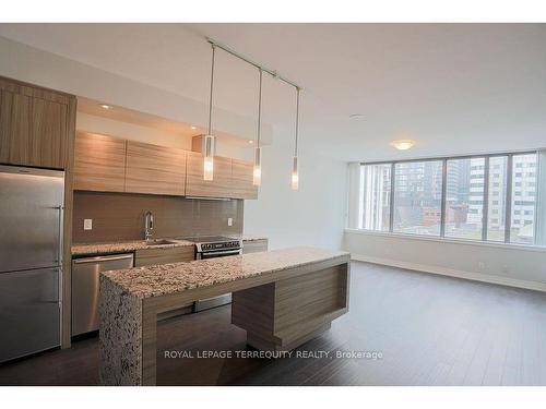 406-8 Charlotte St, Toronto, ON - Indoor Photo Showing Kitchen