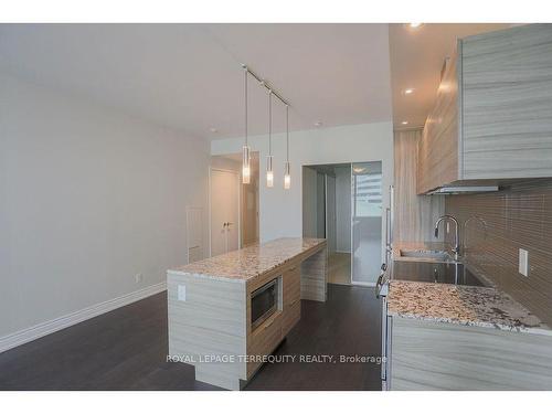 406-8 Charlotte St, Toronto, ON - Indoor Photo Showing Kitchen With Upgraded Kitchen