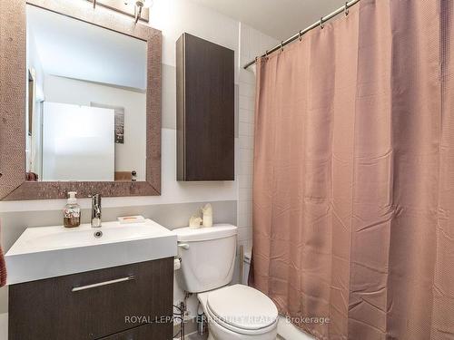 303-766 King St W, Toronto, ON - Indoor Photo Showing Bathroom