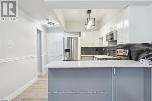 102 - 162 Reynolds Street, Oakville (1013 - Oo Old Oakville), ON - Indoor Photo Showing Kitchen