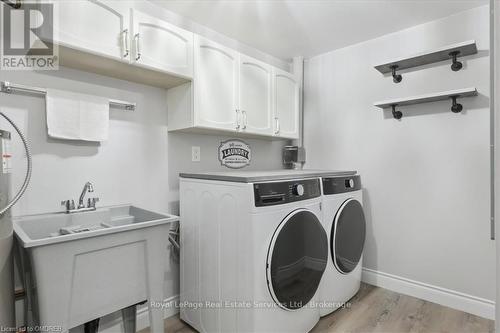 102 - 162 Reynolds Street, Oakville (1013 - Oo Old Oakville), ON - Indoor Photo Showing Laundry Room