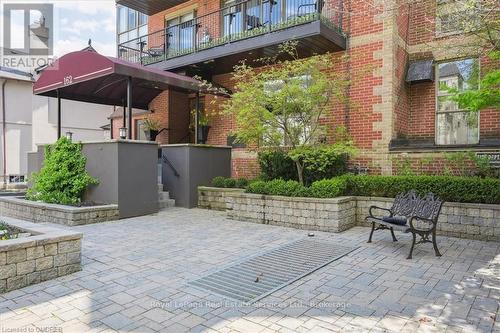 102 - 162 Reynolds Street, Oakville (1013 - Oo Old Oakville), ON - Outdoor