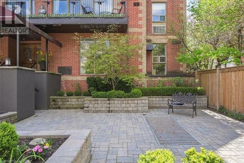 102 - 162 Reynolds Street, Oakville (1013 - Oo Old Oakville), ON - Outdoor