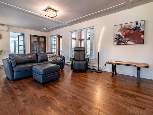 Living room - 2275 Rg Bas-De-La-Riviere, Nicolet, QC - Indoor Photo Showing Living Room