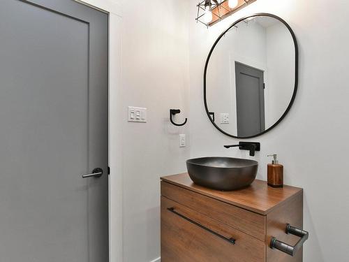 Powder room - 10 Av. Des Buses, Saint-Sauveur, QC - Indoor Photo Showing Bathroom