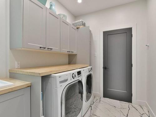 Salle de lavage - 10 Av. Des Buses, Saint-Sauveur, QC - Indoor Photo Showing Laundry Room