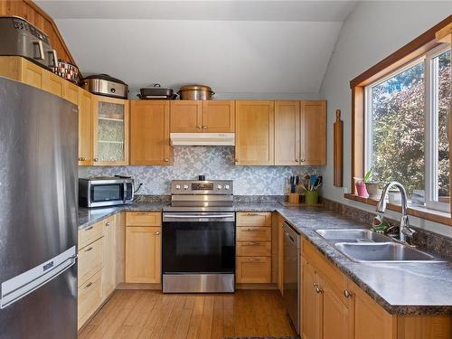 2529 Island Hwy East, Nanoose Bay, BC - Indoor Photo Showing Kitchen With Double Sink