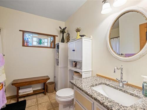 2529 Island Hwy East, Nanoose Bay, BC - Indoor Photo Showing Bathroom