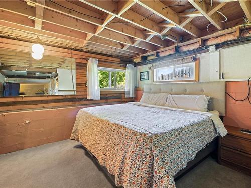 2529 Island Hwy East, Nanoose Bay, BC - Indoor Photo Showing Bedroom