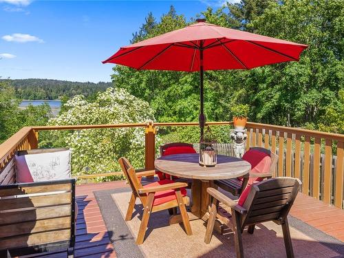 2529 Island Hwy East, Nanoose Bay, BC - Outdoor With Deck Patio Veranda