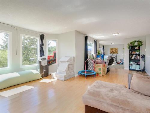 2067 Arleigh Pl, Sooke, BC - Indoor Photo Showing Living Room