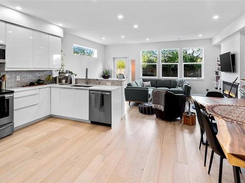 109-2260 Maple Ave North, Sooke, BC - Indoor Photo Showing Kitchen